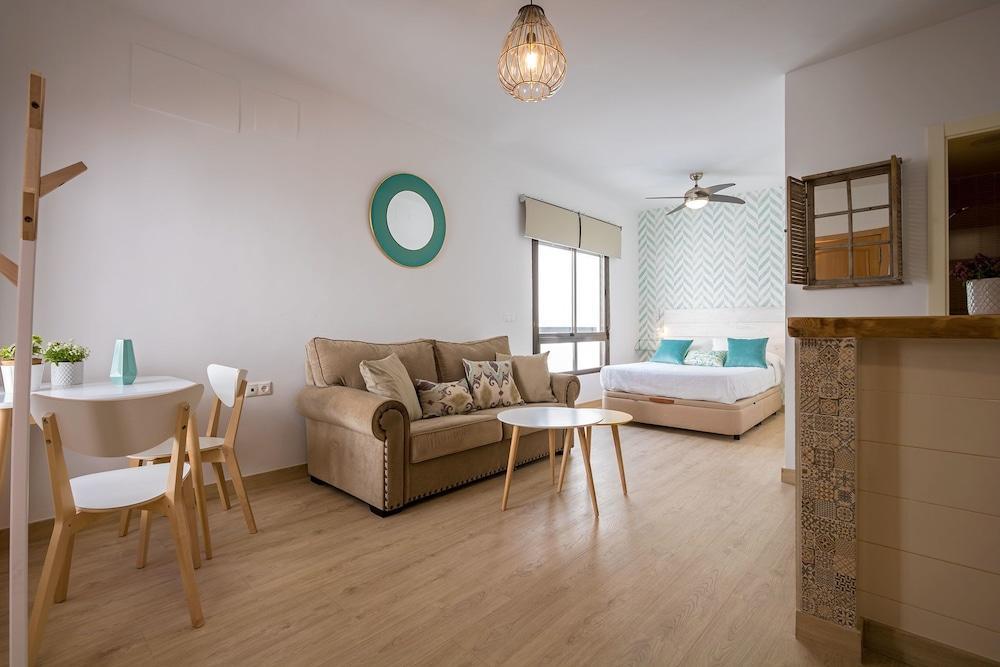 Barcelona Apartments Marina 124 Bagian luar foto