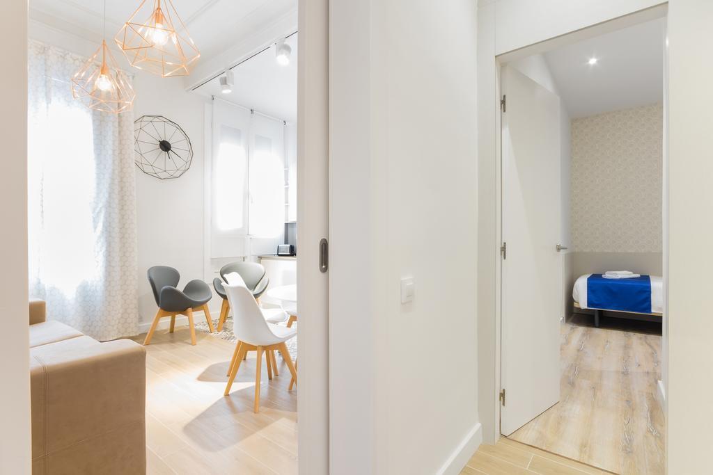 Barcelona Apartments Marina 124 Bagian luar foto