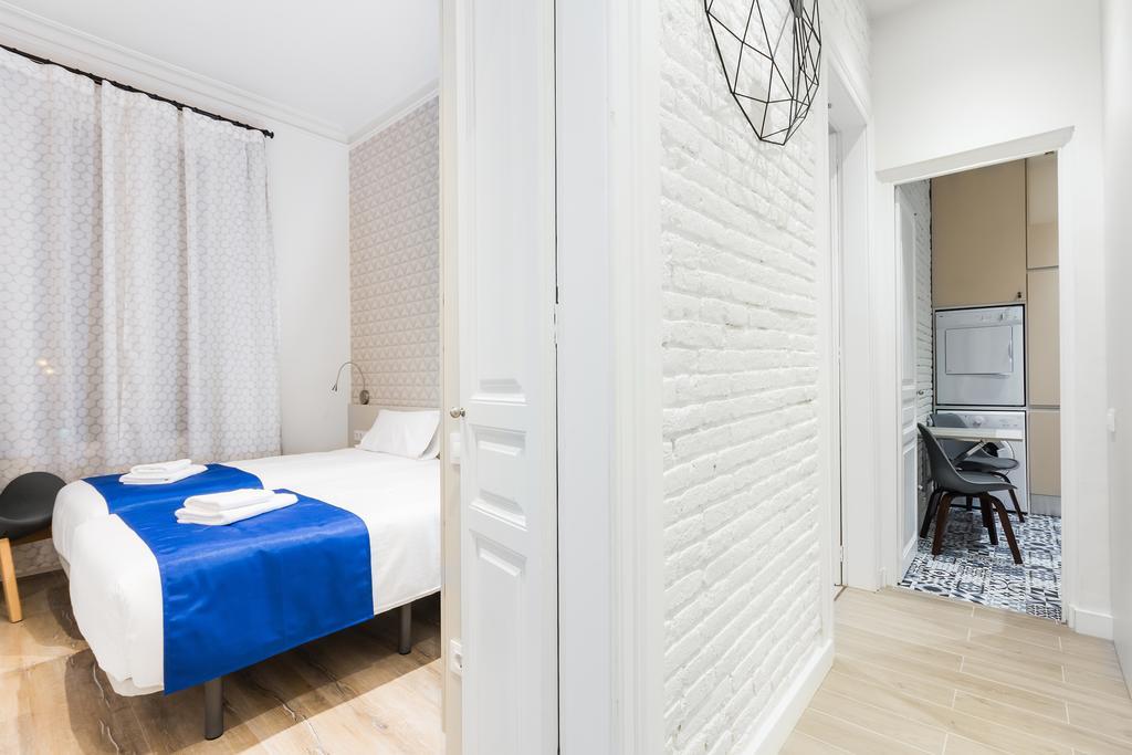 Barcelona Apartments Marina 124 Bagian luar foto